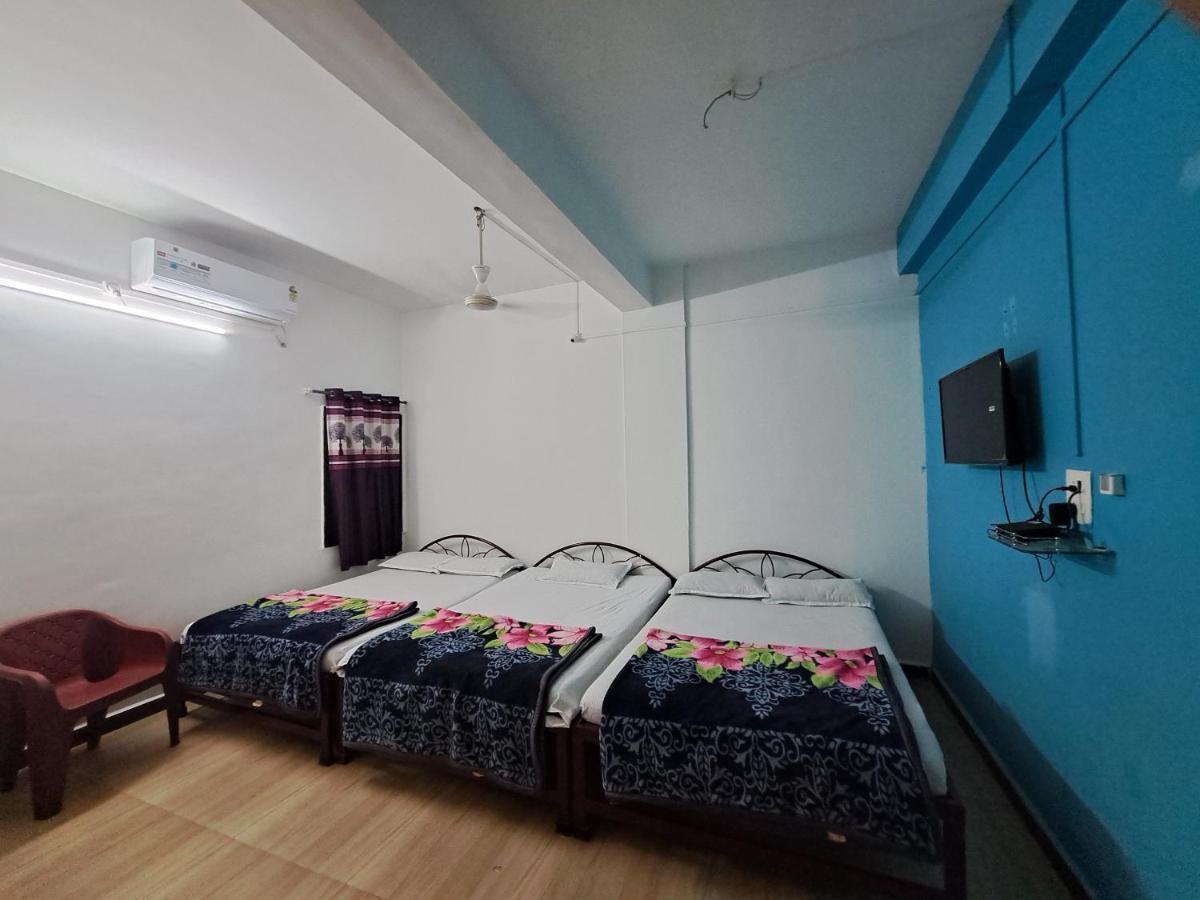 Goldan Palece Hotel Trimbak Ngoại thất bức ảnh